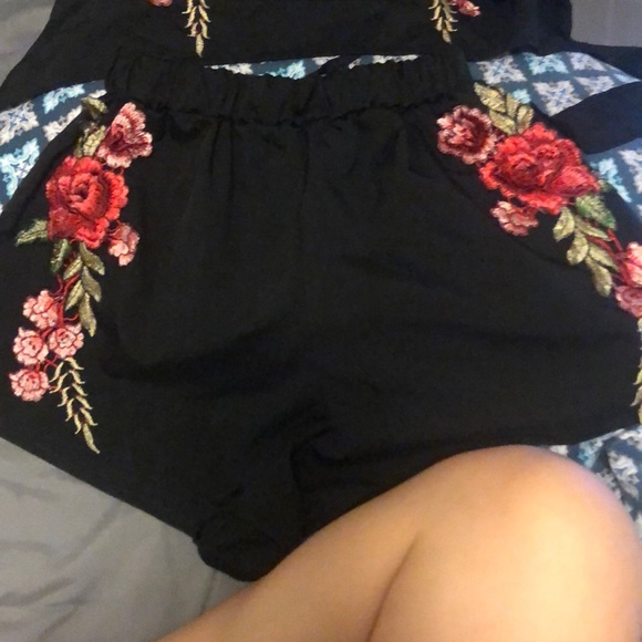 Two piece set - Picture 2 of 4